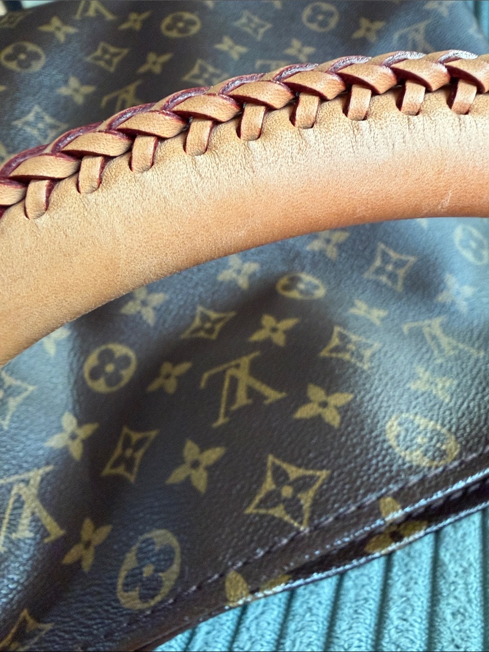 Louis Vuitton Monogram Artsy View 6